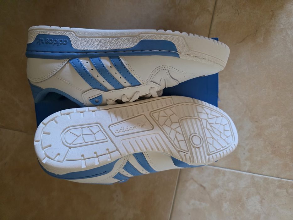 Ténis Adidas rivalry low j