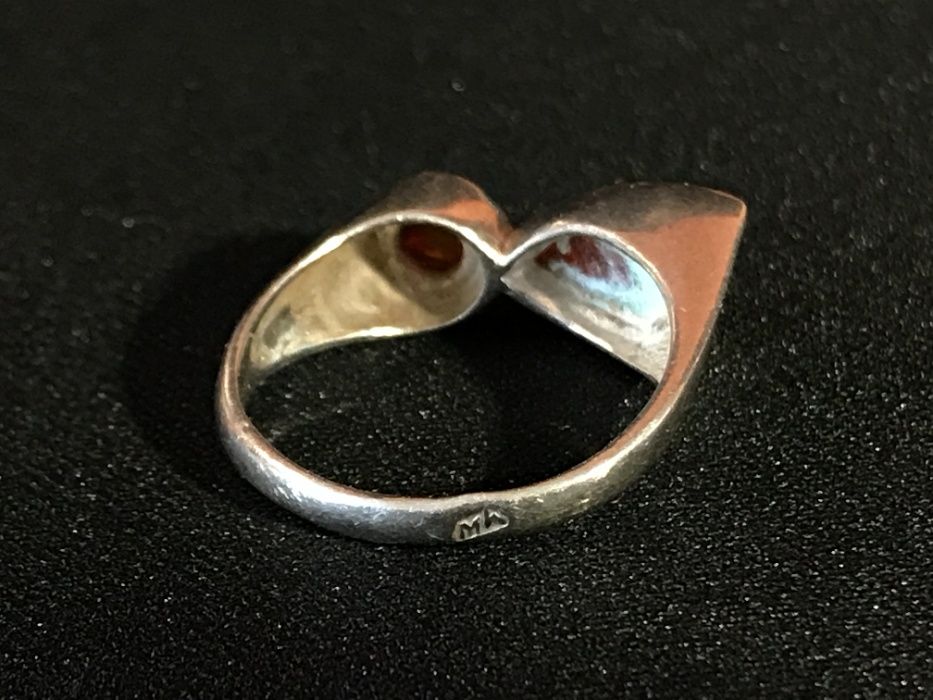 #25 Piękny, srebrny pierścionek damski z bursztynem, rozm.18