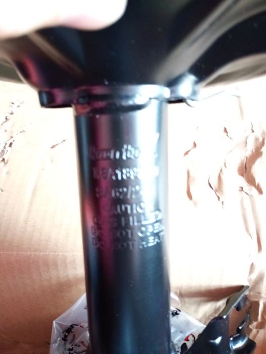 Передние амортизаторы Nissan almera- Reno Logan