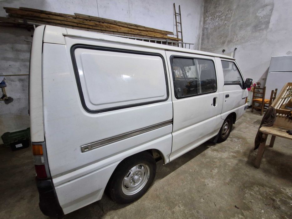 Mitsubishi L300, em bom estado