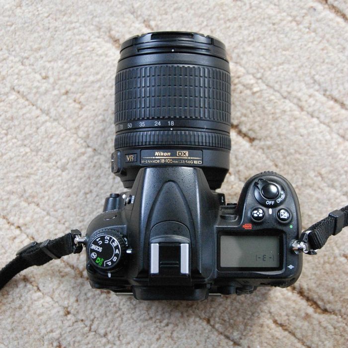 Цифровий дзеркальний фотоапарат Nikon D7000 + об'єктив Nikon 18-105 VR