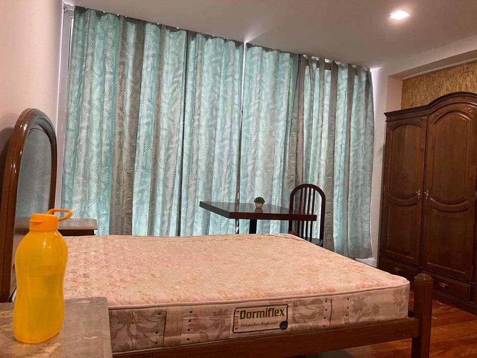Quartos com partilha  de cozinha e WC