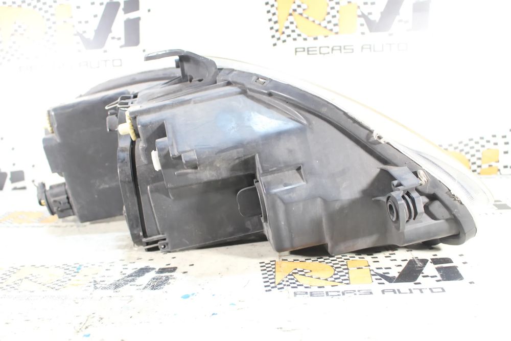 Ótica / farol esquerda SEAT Leon (1P1)