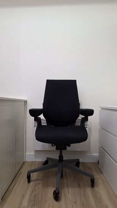 Steelcase Gesture — Cadeira Ergonómica Premium