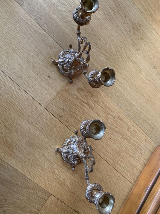 Conjunto dois candelabros dourados de mesa antigos- únicos luxo