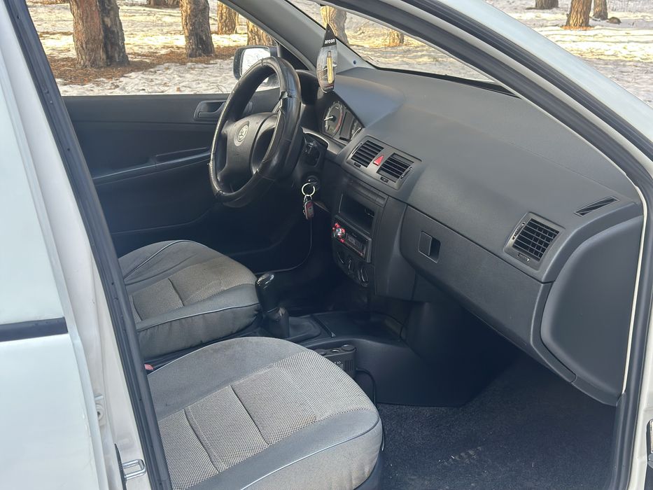 Продам Skoda Fabia 1.2 бензин 2006г