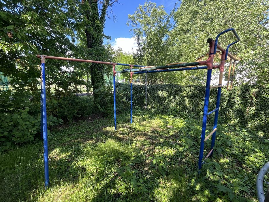 małpi gaj, plac zabaw ze stali