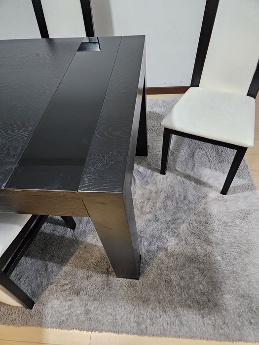 Mesa com 6 cadeiras
