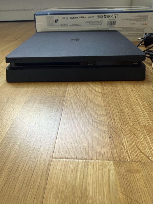 Ps 4 + pad i gry.