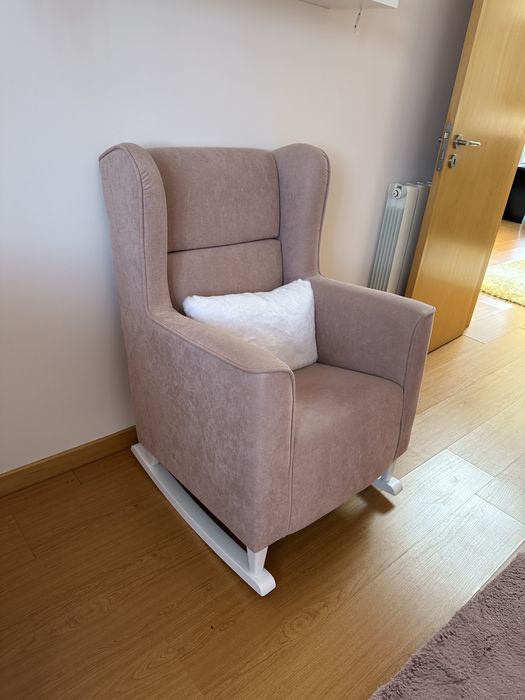 Sofá rosa para quarto de menina novo