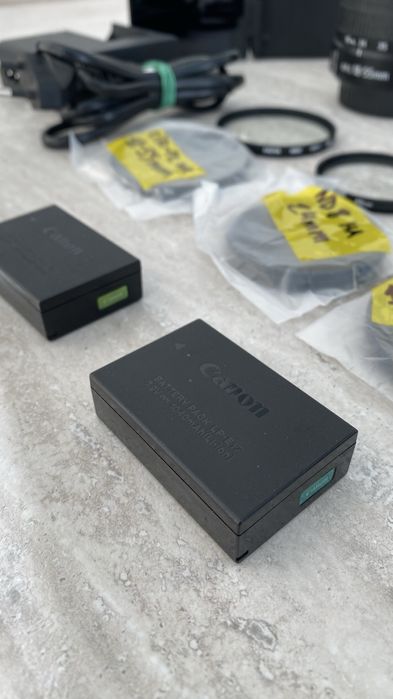 Canon 200D kit + 24mm + 50mm + 18-55mm + фільтри + 2 батареї