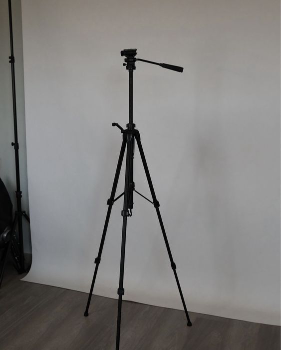 Штатив для камери