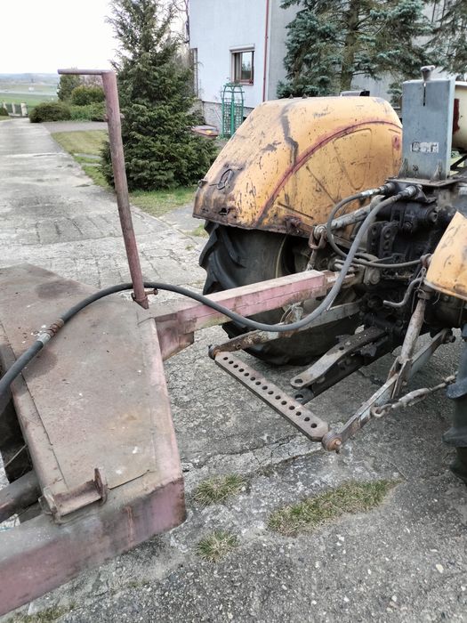 Przyczepa gospodarcza jednoosiowa wywrotka.