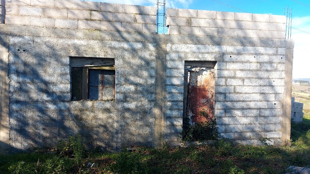 Vendo ruina em construção