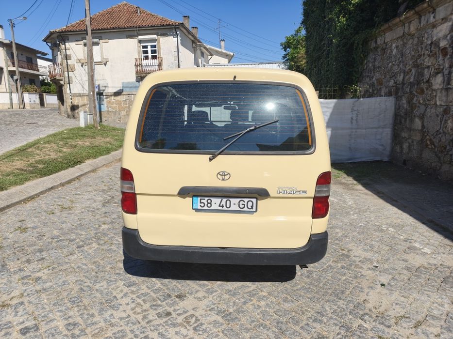 Toyota Hiace 2.4 D / TD – Excelente Estado e Pronta a Trabalhar