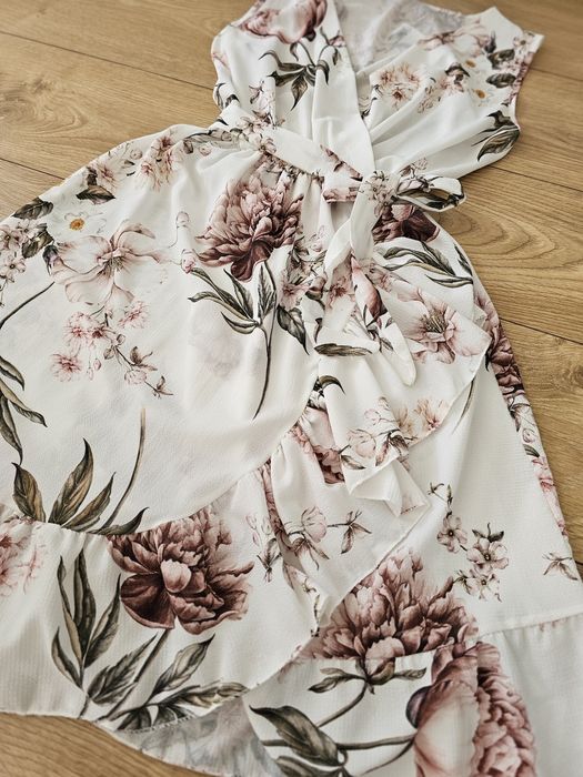 Biała sukienka w kwiaty letnia Elen Store