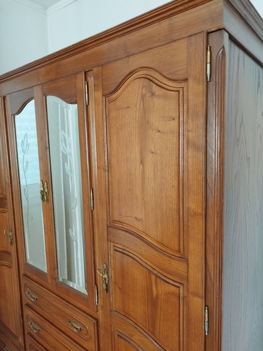 Roupeiro madeira maciça