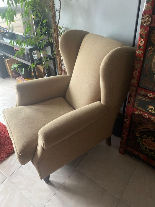 Sofá antigo em bom estado