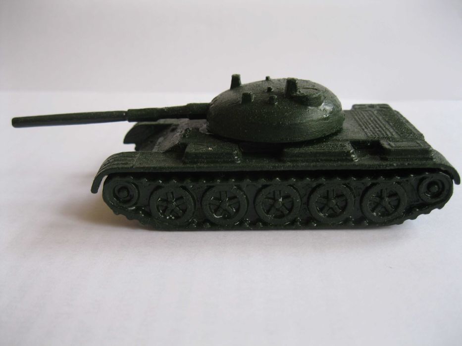 Танк из серии Военная техника СССР с восстановления