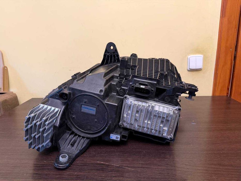 Фара права Mersedes EQS USA W296 SUV DIGITAL LED