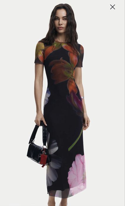 Сукня Desigual Rotterdam 25SWVK12 чорна з квітковим принтом
