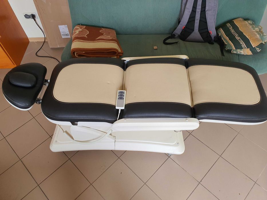 Elektryczne, regulowane łożko kosmetyczne , do masażu.
