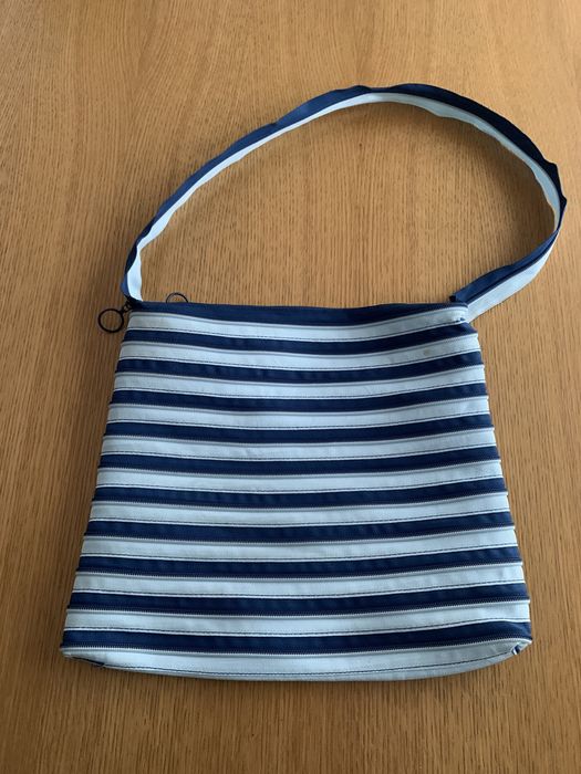 Saco Zip it em tecido ás riscas azuis
