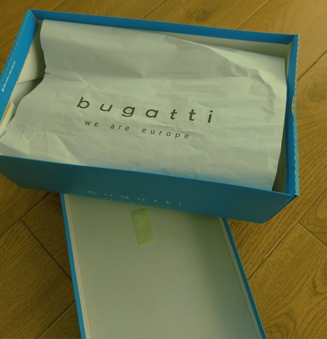 Нові кросівки туфлі кроссовки Bugatti