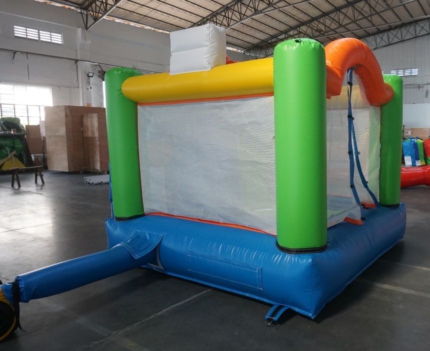 Insuflavel saltitão com escorrega - Novo