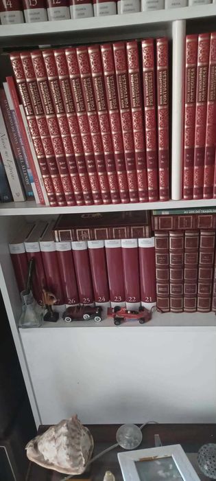 Enciclopédia e outros livros
