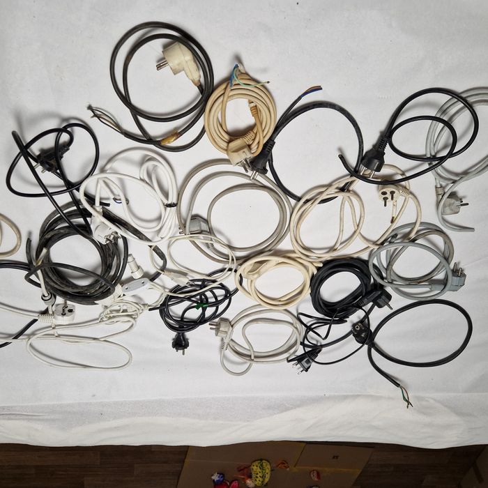 Przewód kabel że wtyczka z uziemieniem i bez