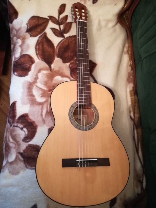 Cort AC 100 sg -класична гітара -стан нової