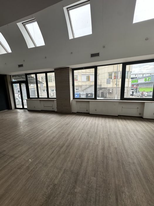 Дніпровська Набережна 19