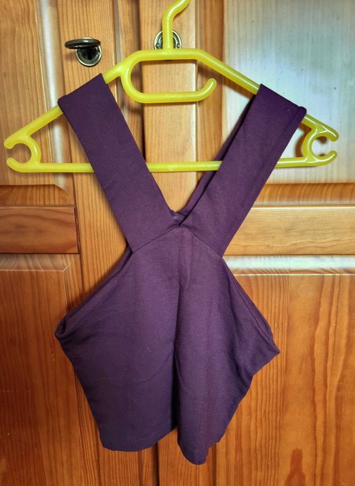 Crop top bordeaux escuro justo Pull & Bear, tamanho S
