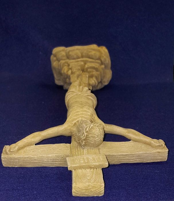 Crucifixo de mesa com imagem de Jesus Cristo