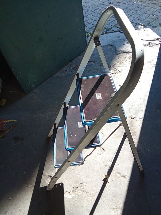 Escadote Lidl robusto.