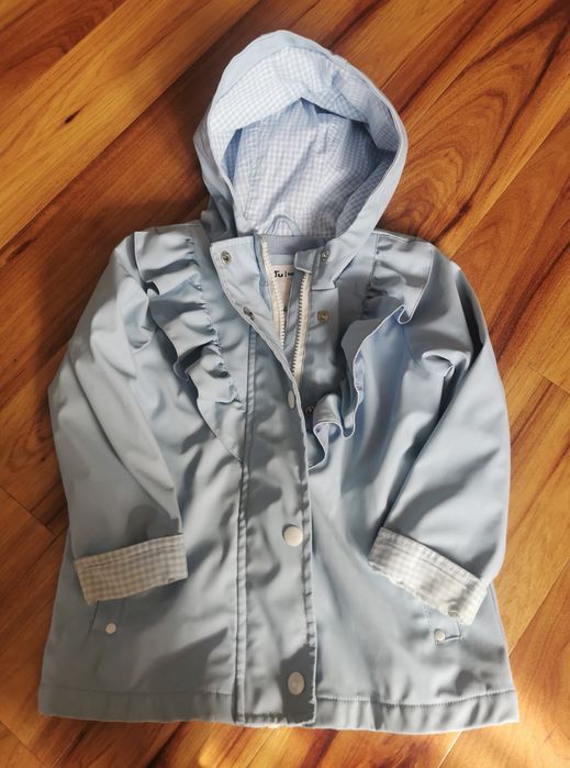 Płaszczyk przeciwdeszczowy wiosenny z falbanką