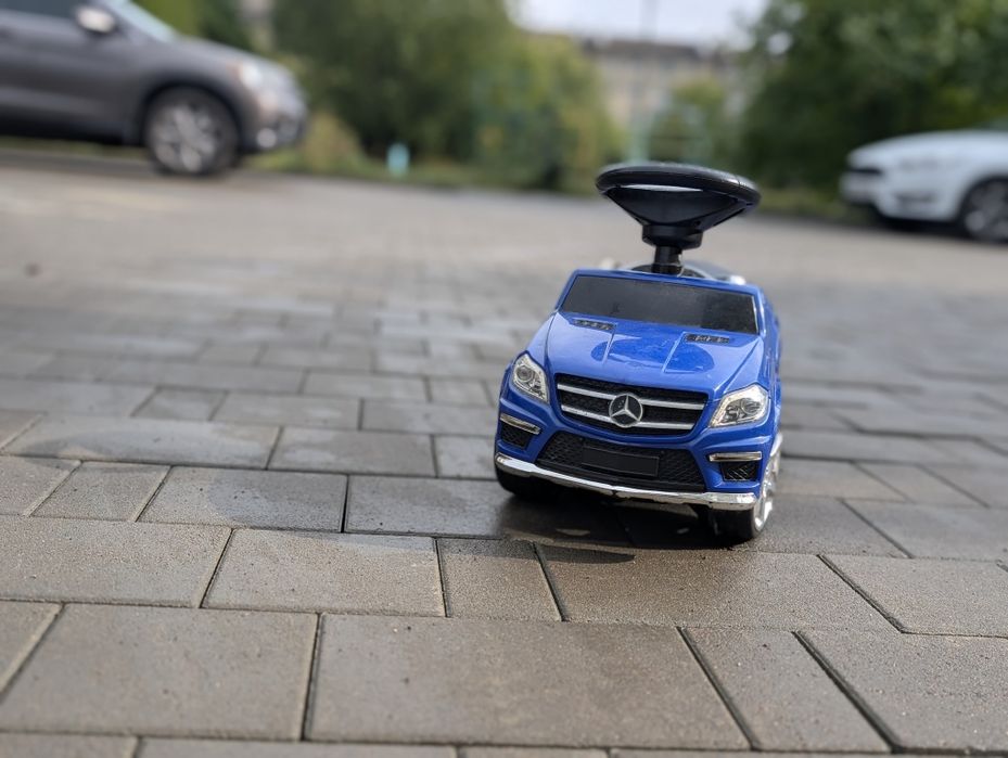 Дитяча машина-толокар / електромобіль Mercedes-Benz (синій)