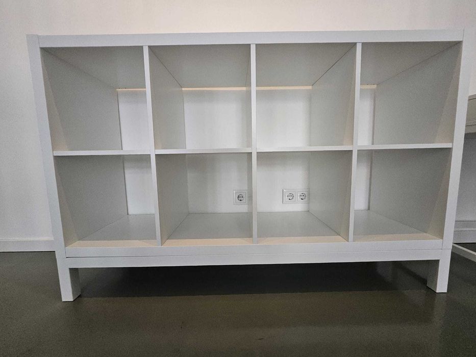 Estante Kallax branca com estrutura inferior - Nova