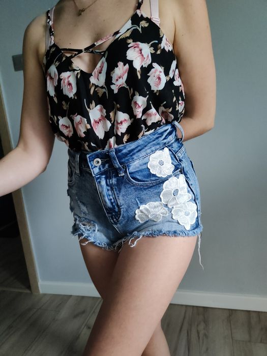 Spodenki jeans wysoki stan XS kwiaty szorty nogawki