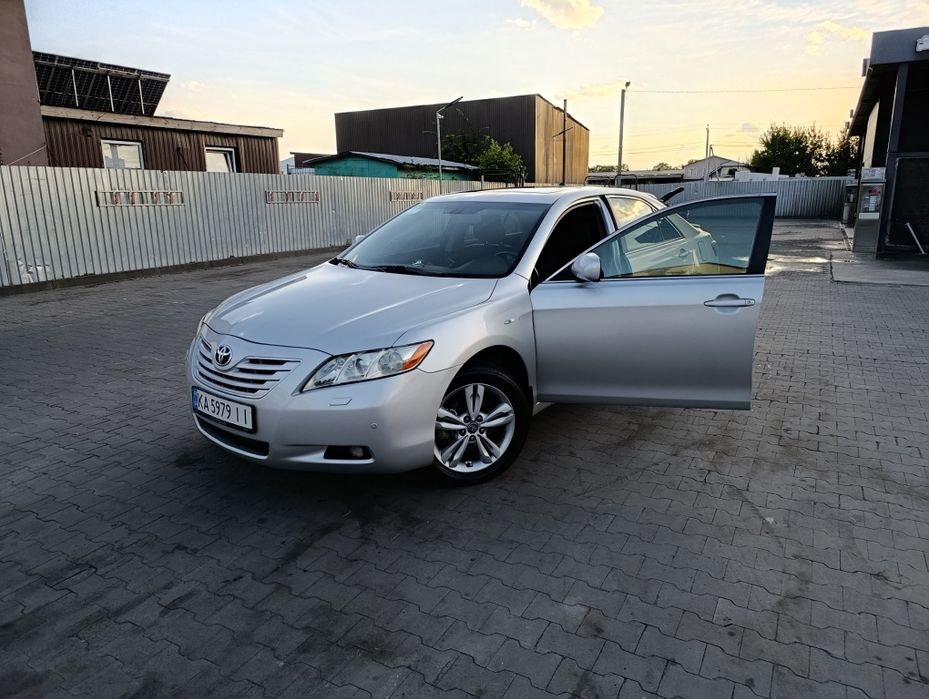 Продам Toyota Camry 2.4