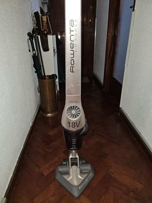 Vassoura/Aspirador elétrica Rowenta 18V