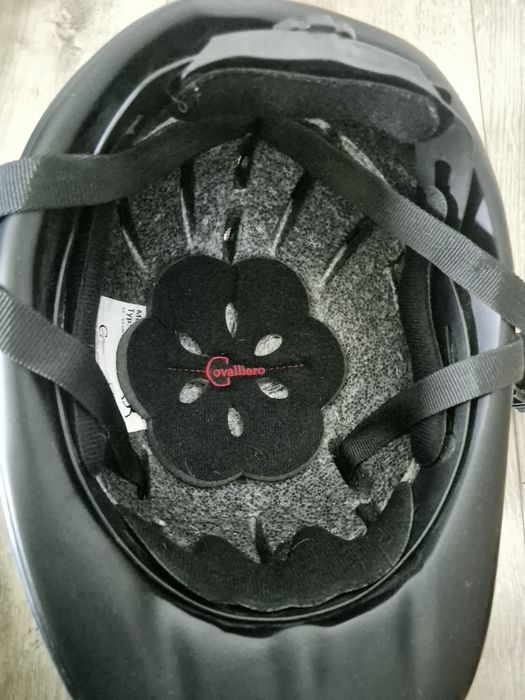 Kask jeździecki.