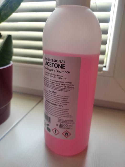 Aceton do paznokci o zapachu gumy balonowej ronney