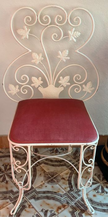 Cadeiras estufadas em veludo