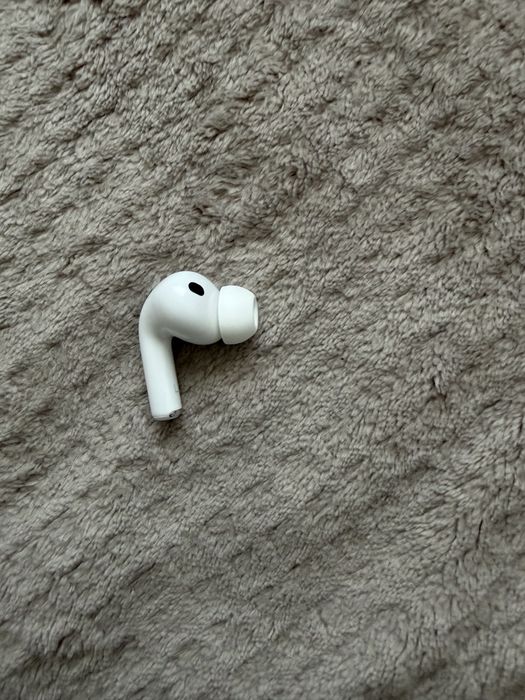 Apple AirPods Pro 2 – lewa słuchawka