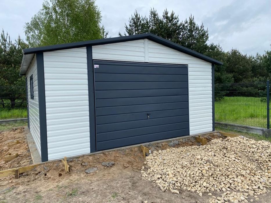 Garaż jednostanowiskowy 5x5 m - Dach dwuspadowy, Brama uchylna, Szara