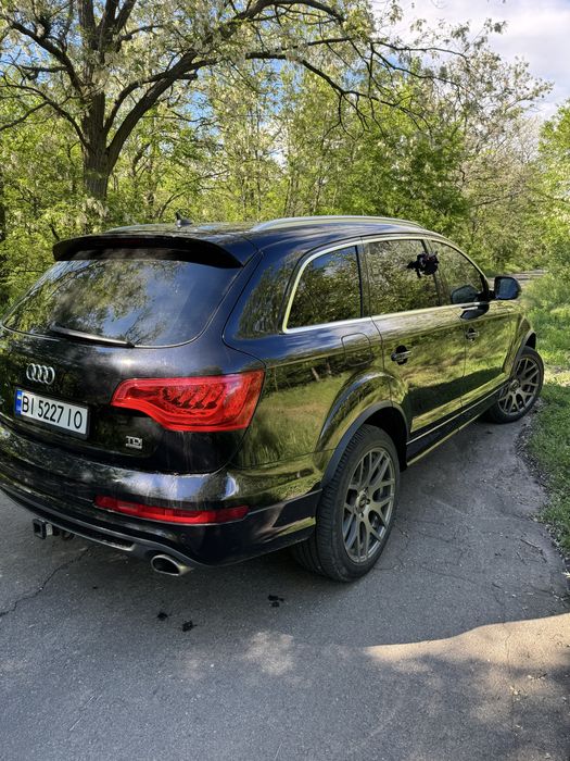 Audi q7 3.0 tdi 2012. 183км