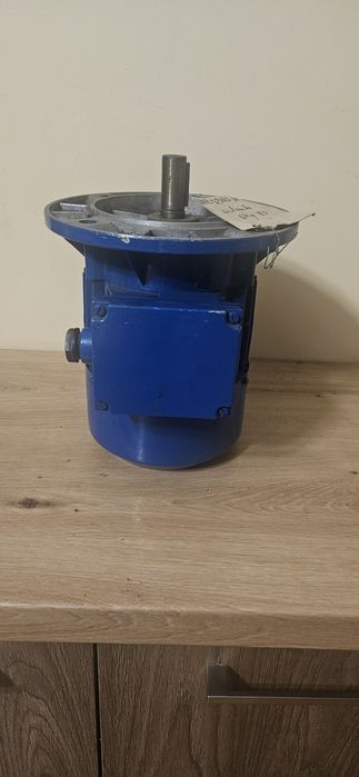 Silnik trójfazowy 0.75kw z kołnierzem