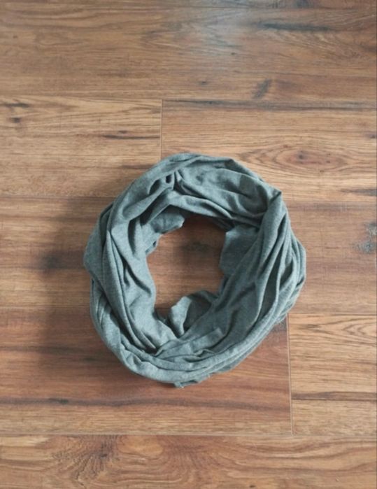 Szary komin (szal, szalik)